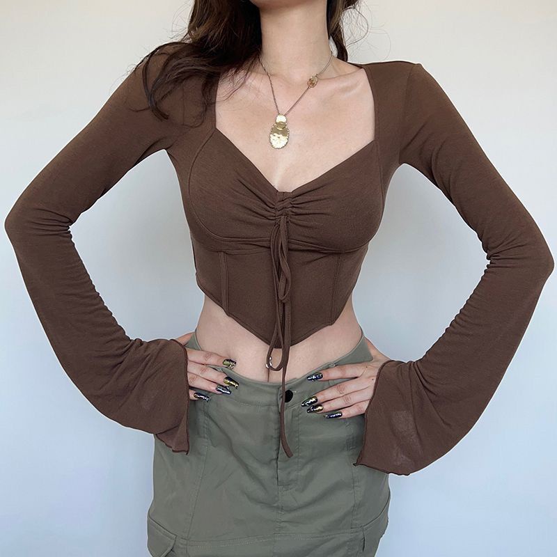 Red Eropa dan Amerika Fashion Kepribadian Hot Gadis Pendek Top Wanita Rasa Desain Niche Terompet Lengan Warna Solid All-Match kaos Dada Trendi