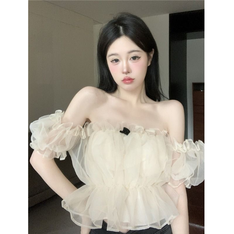 Red One-Shoulder Top Wanita Musim Panas 2023 Baru Keinginan Murni Gaya Penutup Tipis Daging Fashion Hot Gadis Off-Shoulder kerah Persegi Kecil Kemeja