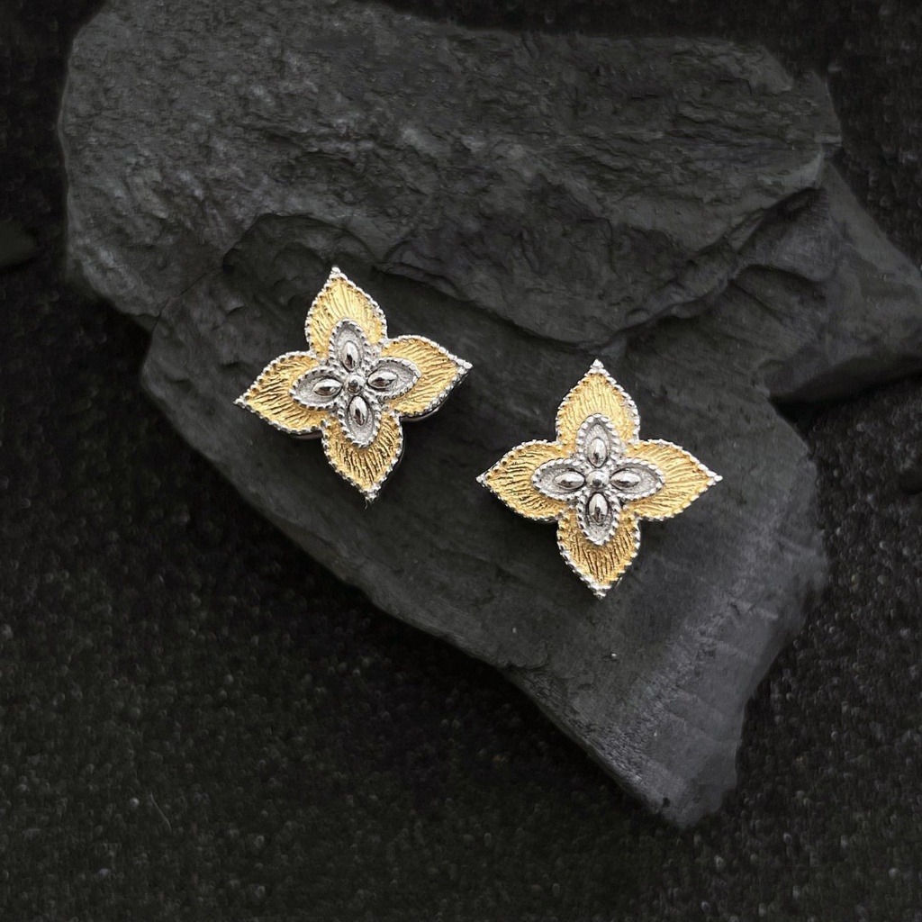 Goldkingdom Aksesoris Perhiasan Fashion Ready Stock Warna Emas Dan Perak Pola Senada Empat Daun Clover Earrings Untuk Kepribadian Mewah Ringan Wanita