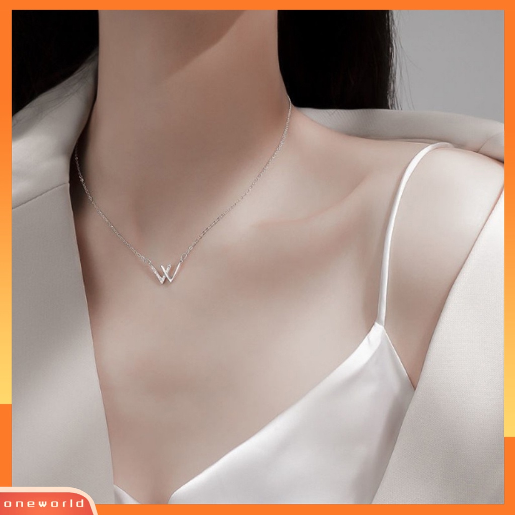 [EONE] Wanita Kalung Berlian Imitasi Mengkilap Hias All-match Adjustable Perhiasan Hadiah Kepribadian Lady Double V Huruf Liontin Kalung Rantai Klavikula Untuk Pacaran