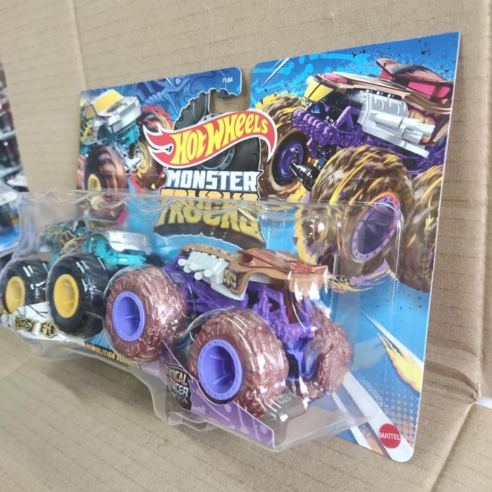 Hotwheels Monster Trucks Hissy Fit vs Ratical Racer