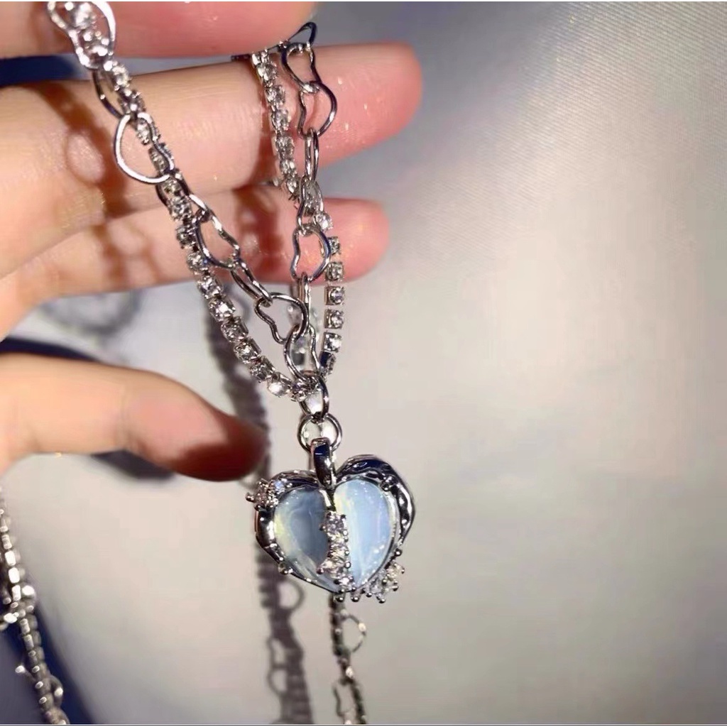 Tik Tok Biru Muda Split Cinta Liontin Kalung Niche Desain High-End Perasaan Ganda Layer Susun Rantai Berlian Gaya Manis Keren