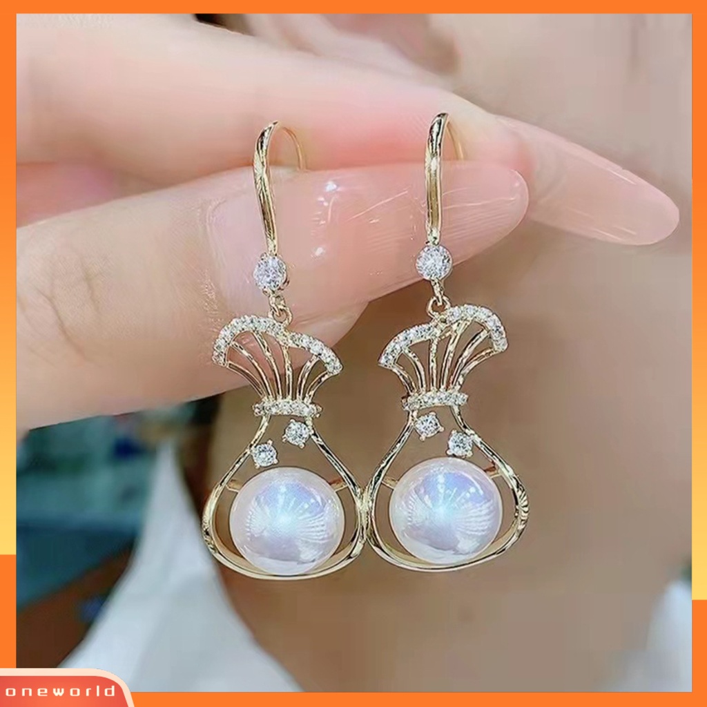 [WOD] 1pasang Anting Menjuntai Berlian Imitasi Mengkilap Hias Manik-Manik Berkilau Electroplating Hias Hadiah Wanita Berongga Tas Uang Liontin Anting Perhiasan Fashion Untuk Pacaran