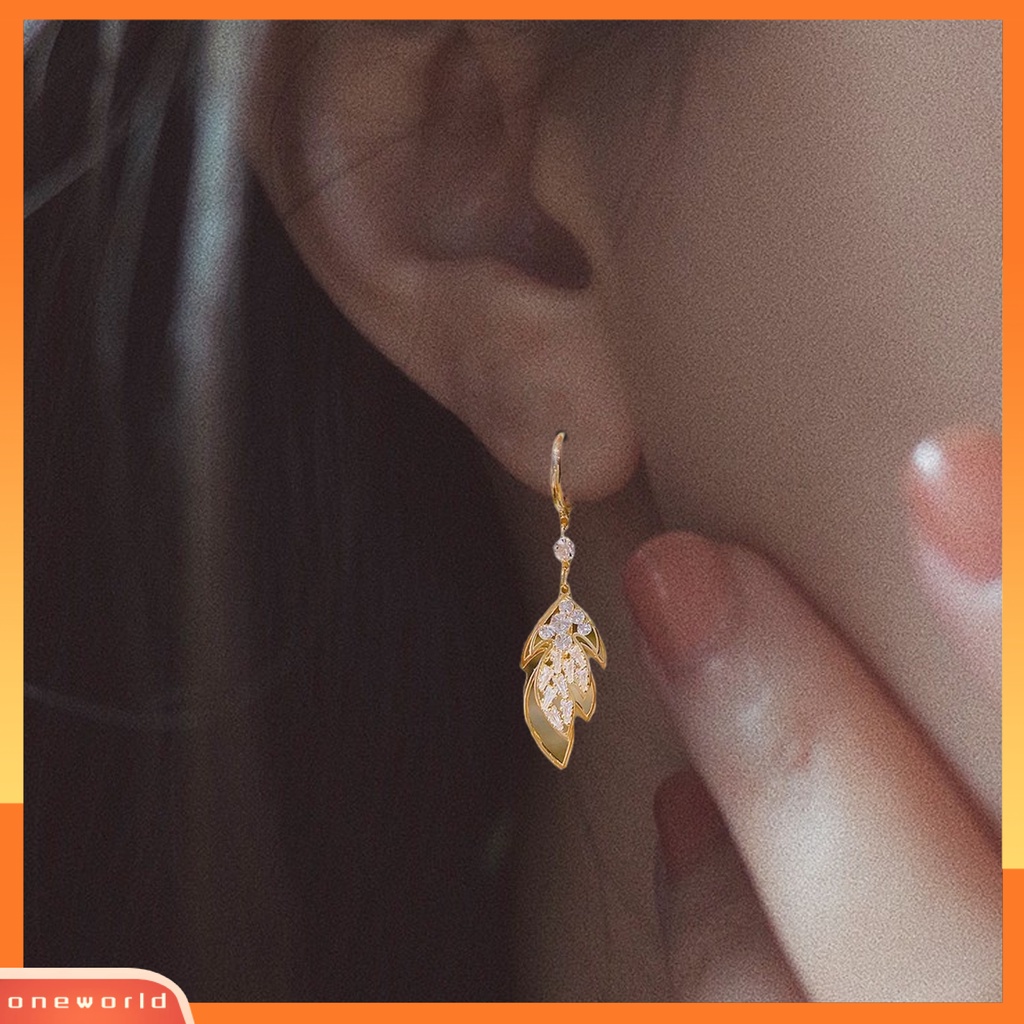 [WOD] 1pasang Drop Earrings Berlian Imitasi Mengkilap Berongga Keluar Bentuk Daun Anting Hoop Hadiah Ulang Tahun