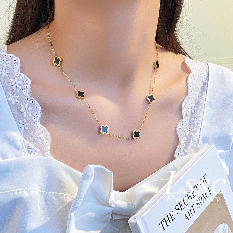 Kalung Titanium Wanita Anti Karat Bunga Hitam Keberuntungan Cantik Emas 18K Korea Aksesoris Perhiasan