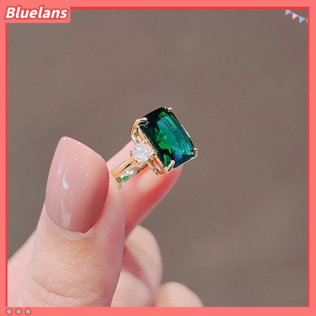 [BLS] Cincin Jari Gaya Sederhana Semua Pertandingan Berkilau Mempesona Efek Visual Ultra-Ringan Hias Alloy Wanita Simulasi Permata Batu Zamrud Ring Untuk Wanita