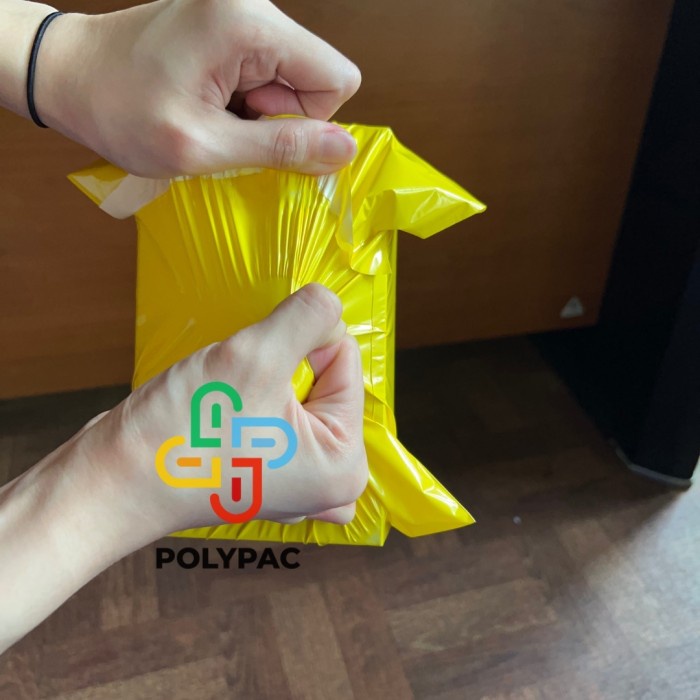 

Polymailer Warna Glossy 30x40 isi 100 pcs - Plastik Polymailer Lem - 30x40 Pink