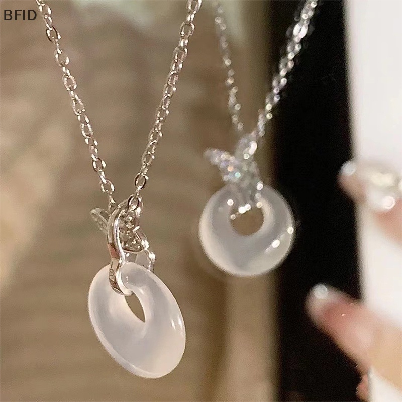 [BFID] Vintage Butterfly Jade Pendant Kalung Rantai Klavikula Berongga Ringan Untuk Wanita Fashion Temperamen Aksesoris Perhiasan [ID]