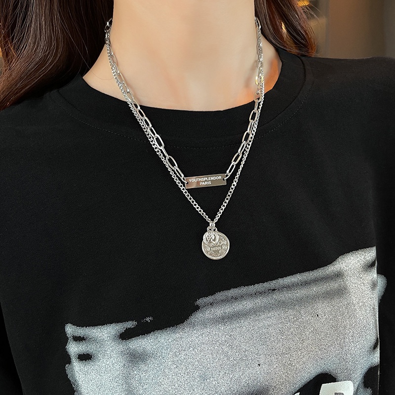 Portrait Gaya Keren Double-Layer Kalung Titanium Steel Perempuan Hip-Hop Niche Desain Rantai Klavikula Eropa Amerika Gadis Panas Sw