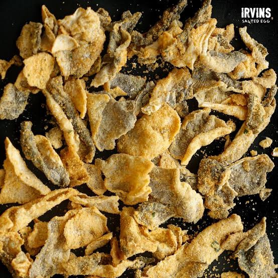 

✨Ready Stok✨ - IRVINS Salted Egg Fish Skin 105 Gram (Made in Singapore)