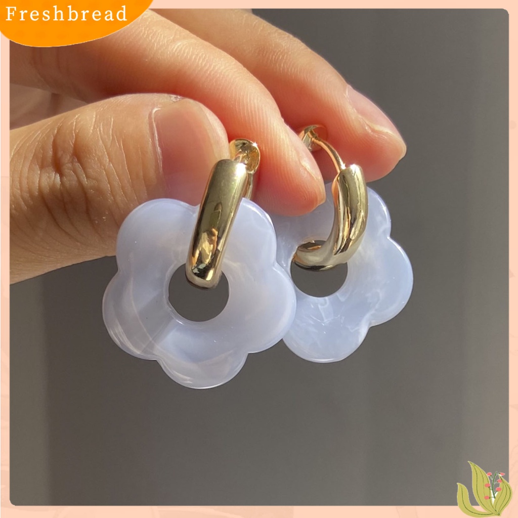 &lt; Freshbread &gt; 1pasang Anting Wanita Bentuk Bunga Resin Indah Halus Berongga Keluar Anting Perhiasan Aksesoris