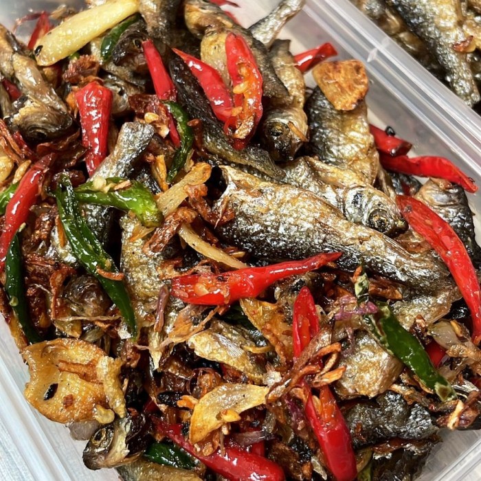 

[Ready-Stock] ikan bilis goreng bawang