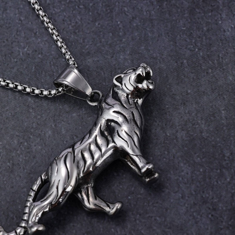 [X C Kalung] Baru Perak Retro Mendominasi Harimau Titanium Steel Liontin, Punk Hip-hop Kalung Anti Karat, Hadiah Pesta Ulang Tahun Untuk Pria Dan Wanita