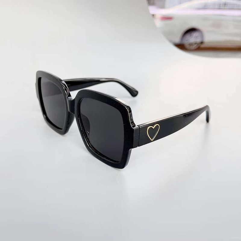 (YUZHU) Western Retro Fashion Oversized Frame Sunglasses Love Fashion Kacamata Hitam Serbaguna Untuk Wanita