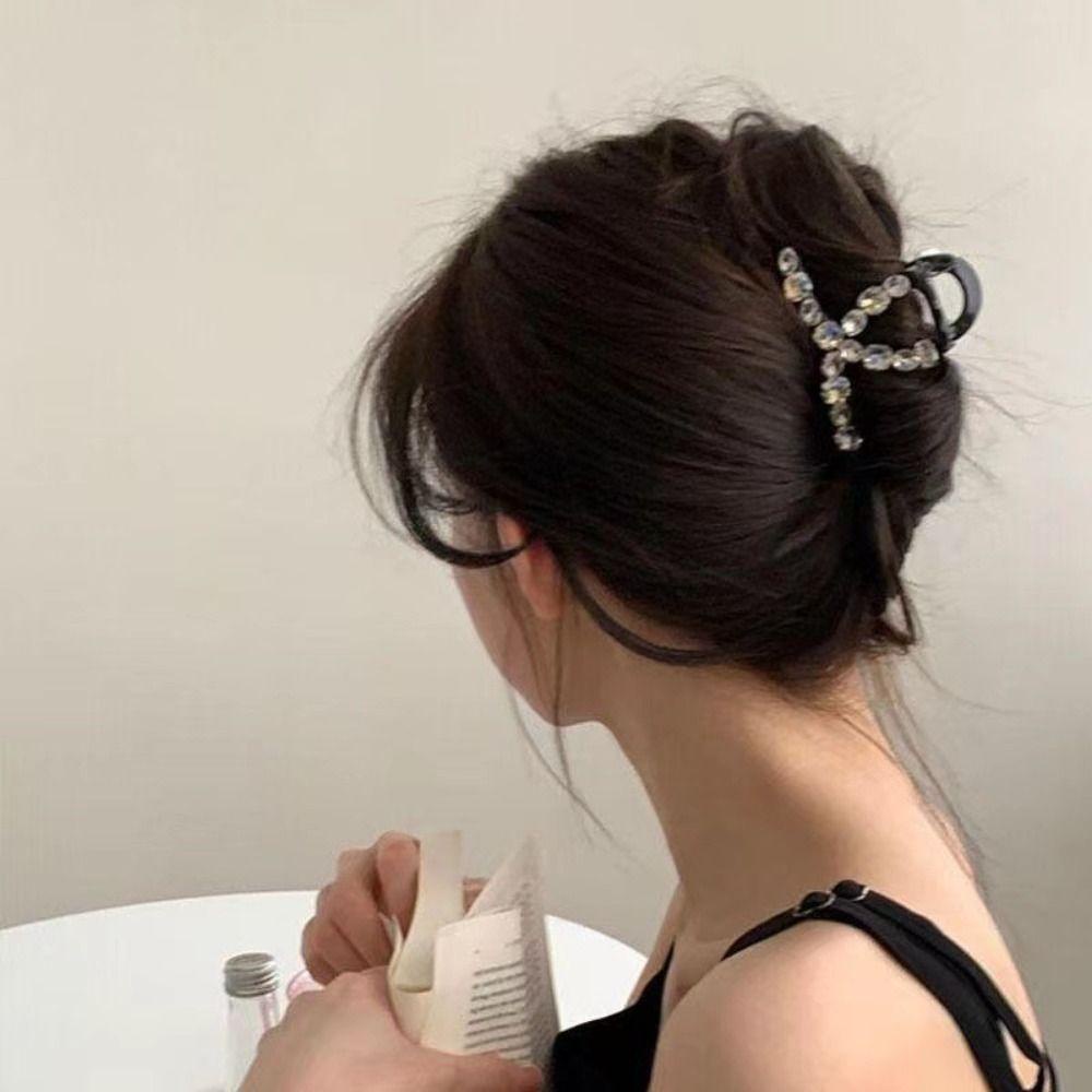 Mxbeauty Acrylic Hair Claw Hadiah Perhiasan Champagne Elegan Jepit Berlian Imitasi Mengkilap Aksesori Rambut Vintage Koearn Hiu Klip