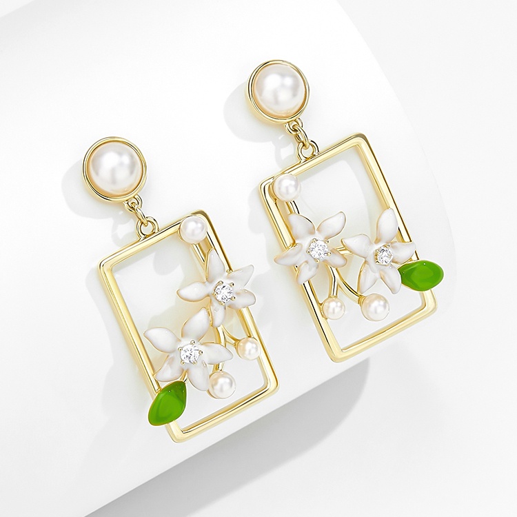 Anting Gardenia Mewah Ringan Menjuntai Ear Studs Perhiasan Fashion Untuk Wanita Perempuan