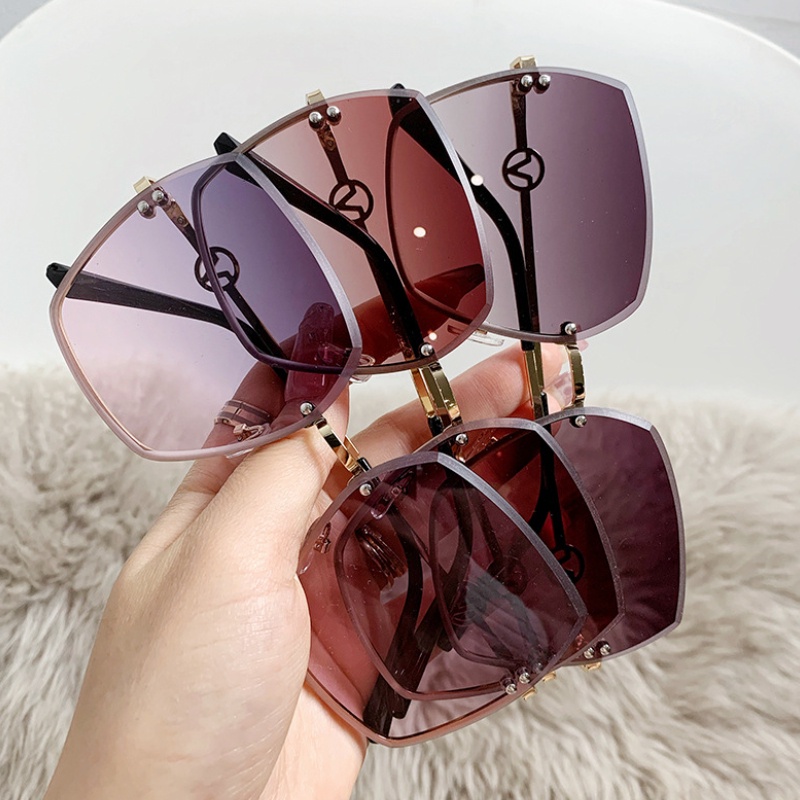 (YUZHU) Kacamata Hitam Tanpa Bingkai Logam Bergaya Baru Untuk Wanita Oversized Square Frame Gradient Shade Sunglasses