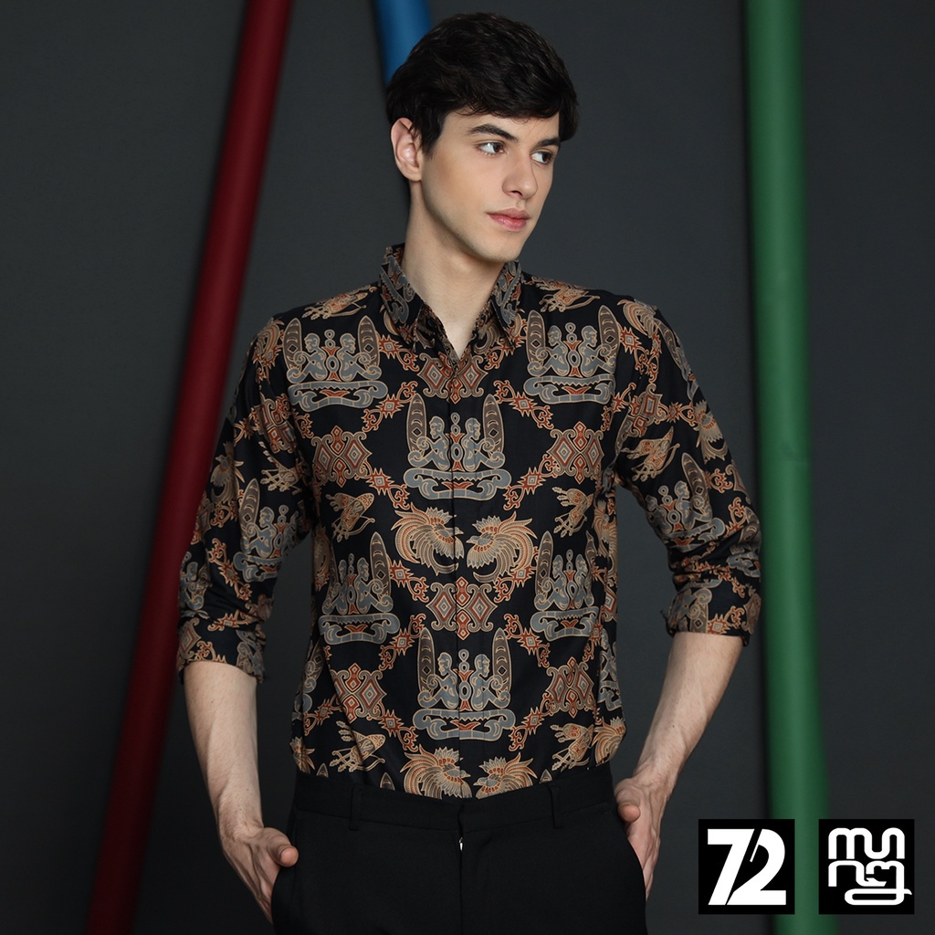 KEMEJA BATIK PRIA Slimfit Slim Fit Lengan Panjang Premium Motif Burung Asmat Warna Hitam 723573 Cap 72 - Baju Kemeja Atasan Pakaian Setelan Batik Pria Cowok Laki Laki Remaja Keluarga Kantor Lengan Panjang Modern Slimfit Slim Fit Premium Kekinian