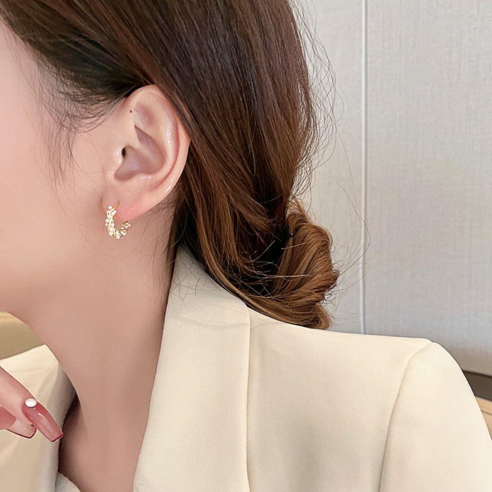 Lily Anting Mutiara Charm Fashion Ear Stud Pernikahan Untuk Wanita