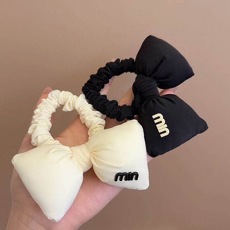Pita rambut wanita korea  dengan kain abjad M barang import dengan harga grosir