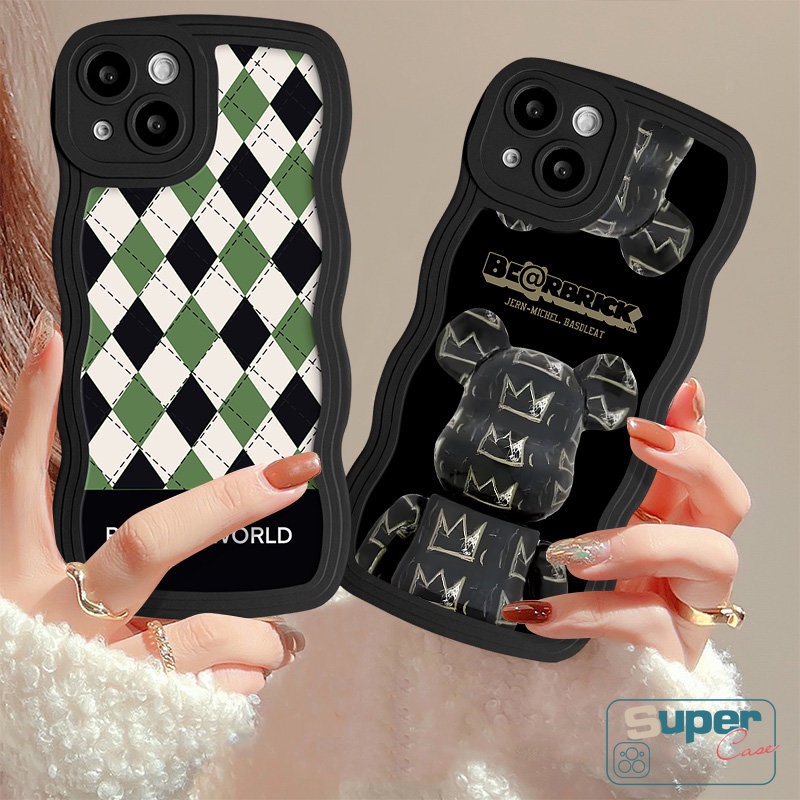 IPHONE Trendy Merek Keren Violent Bear Soft Phone Case Kompatibel Untuk Iphone11 13 12 14 Pro Max XR XS X Max 6s 7 14 8 6 Plus 7Plus SE 2020retro Checkerboard Diamond Grid Wavy Edge Cover