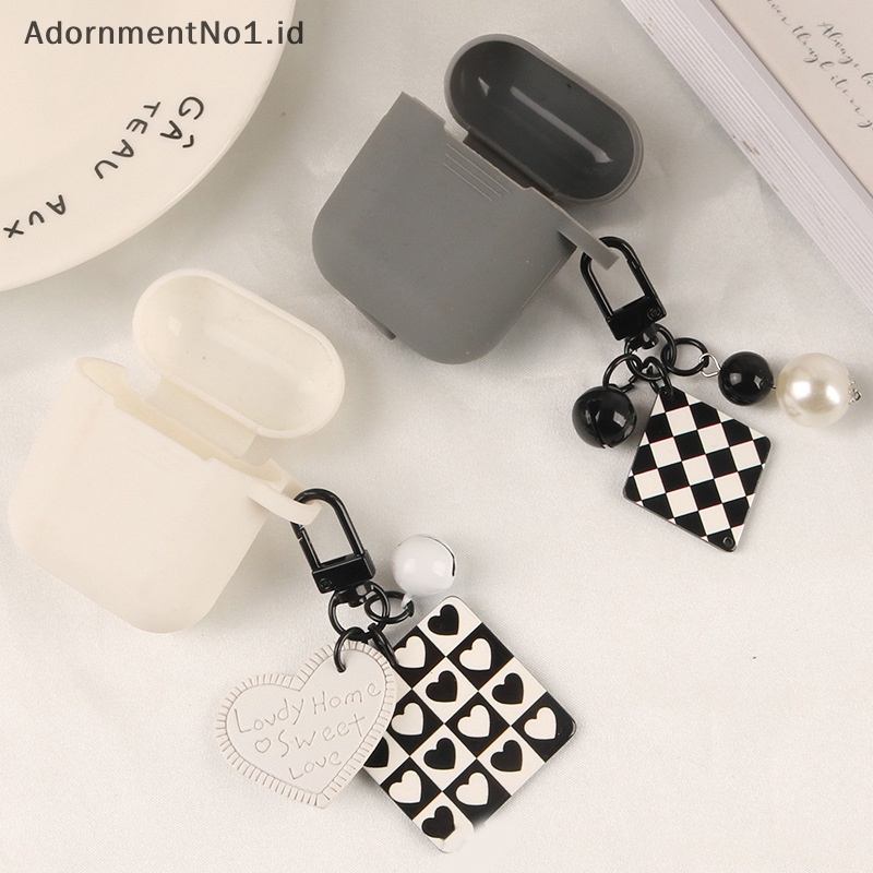 [AdornmentNo1] Gantungan kunci mobil bahan akrilik dengan Bell hitam putih kisi geometris bunga hati persegi Checkerboard Drop Keychain untuk perhiasan wanita