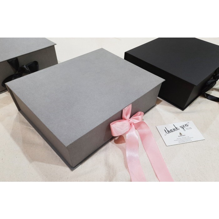 

Kotak Kado/Giftbox Pita uk. 25 x 20 x 7 cm - Hitam