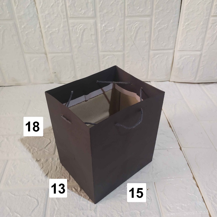 

Paperbag R3 Donat Polos Warna Hitam P15xL13xT18