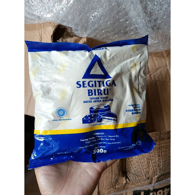 

Tepung Terigu segitiga Biru 500gr