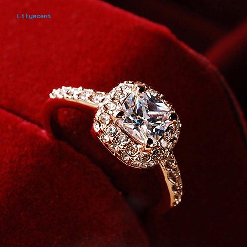 Lilyscent Women's Engagement Bridal Wedding Band Shiny Mewah Persegi Berlian Imitasi Cincin Hadiah