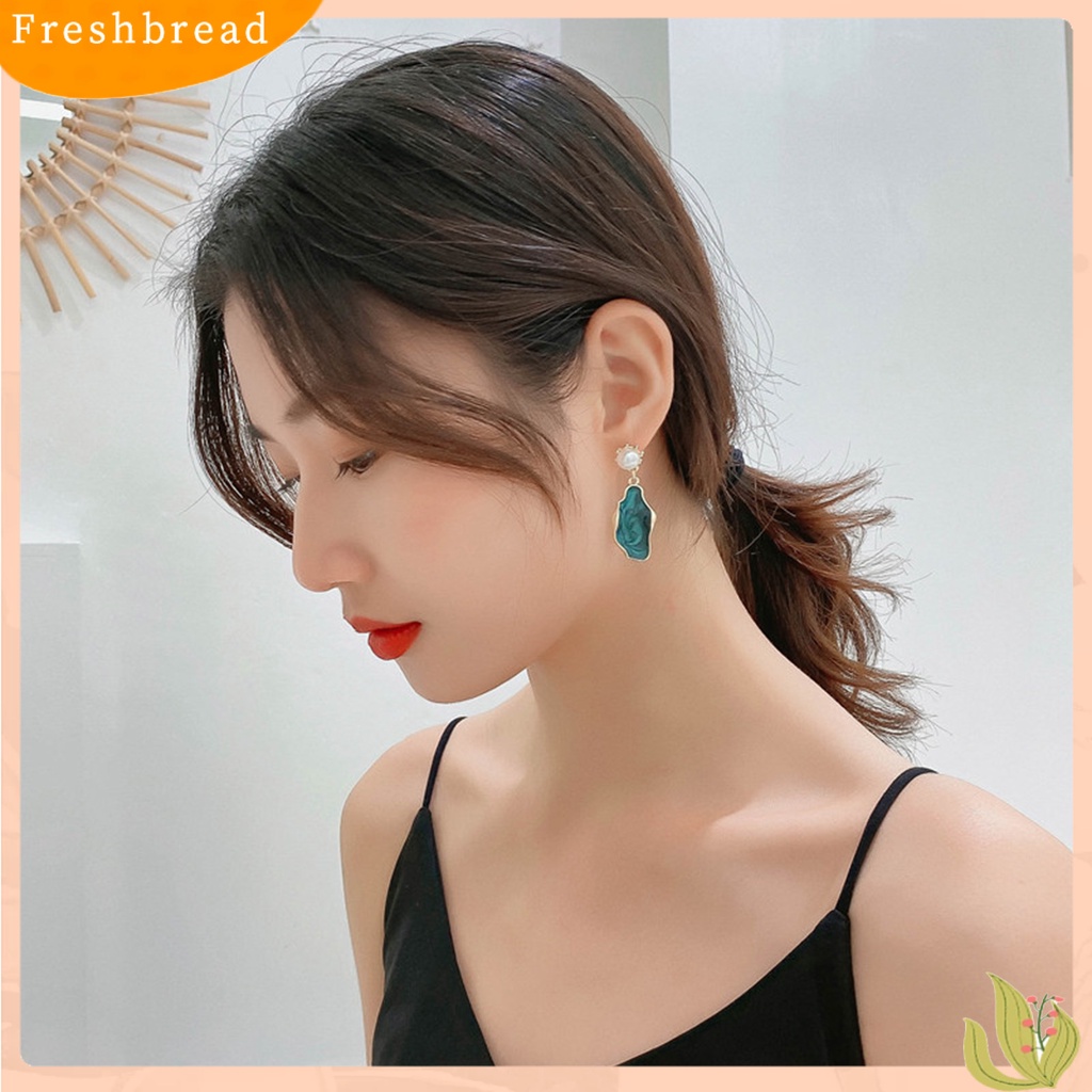 &lt; Freshbread &gt; 1pasang Anting Menjuntai Geometris Liontin Perhiasan Mutiara Imitasi Tidak Teratur Dicat Ringan Anting Tusuk Untuk Pacaran