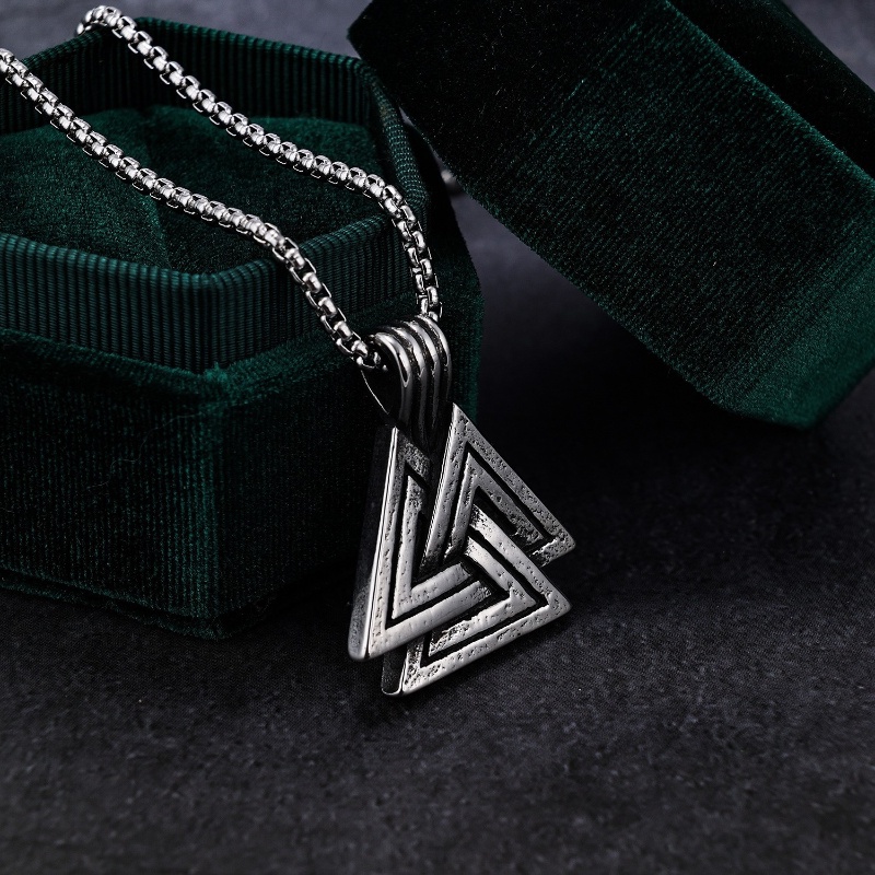 [Z H Jewelry] Vintage Nordic Viking Segitiga Hip Hop Liontin Fashion Pria Dan Wanita Anti Karat Kalung Punk Pesta Rock Perhiasan Aksesoris