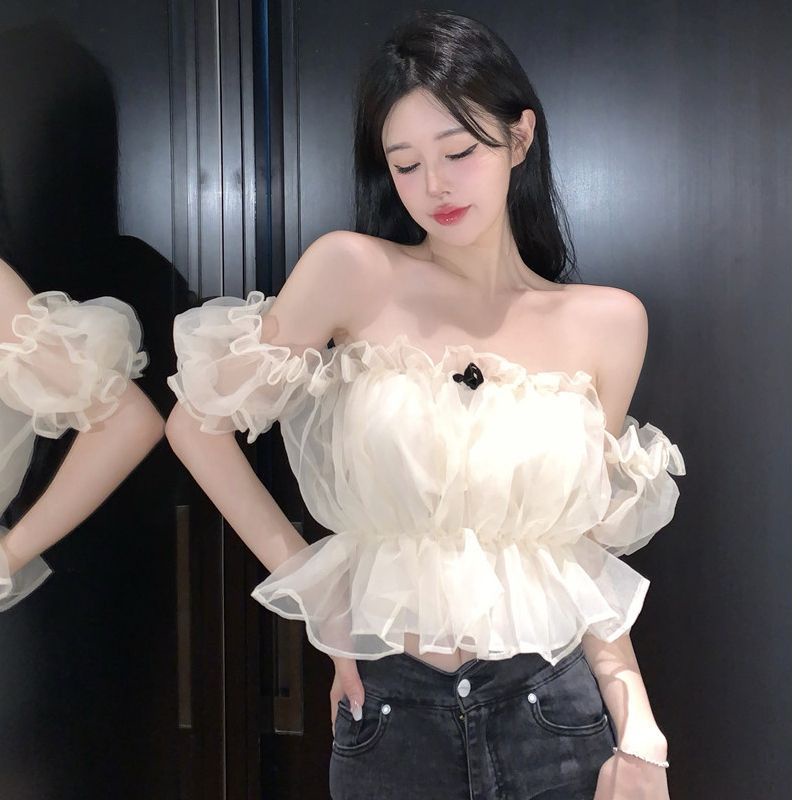 Red One-Shoulder Top Wanita Musim Panas 2023 Baru Keinginan Murni Gaya Penutup Tipis Daging Fashion Hot Gadis Off-Shoulder kerah Persegi Kecil Kemeja