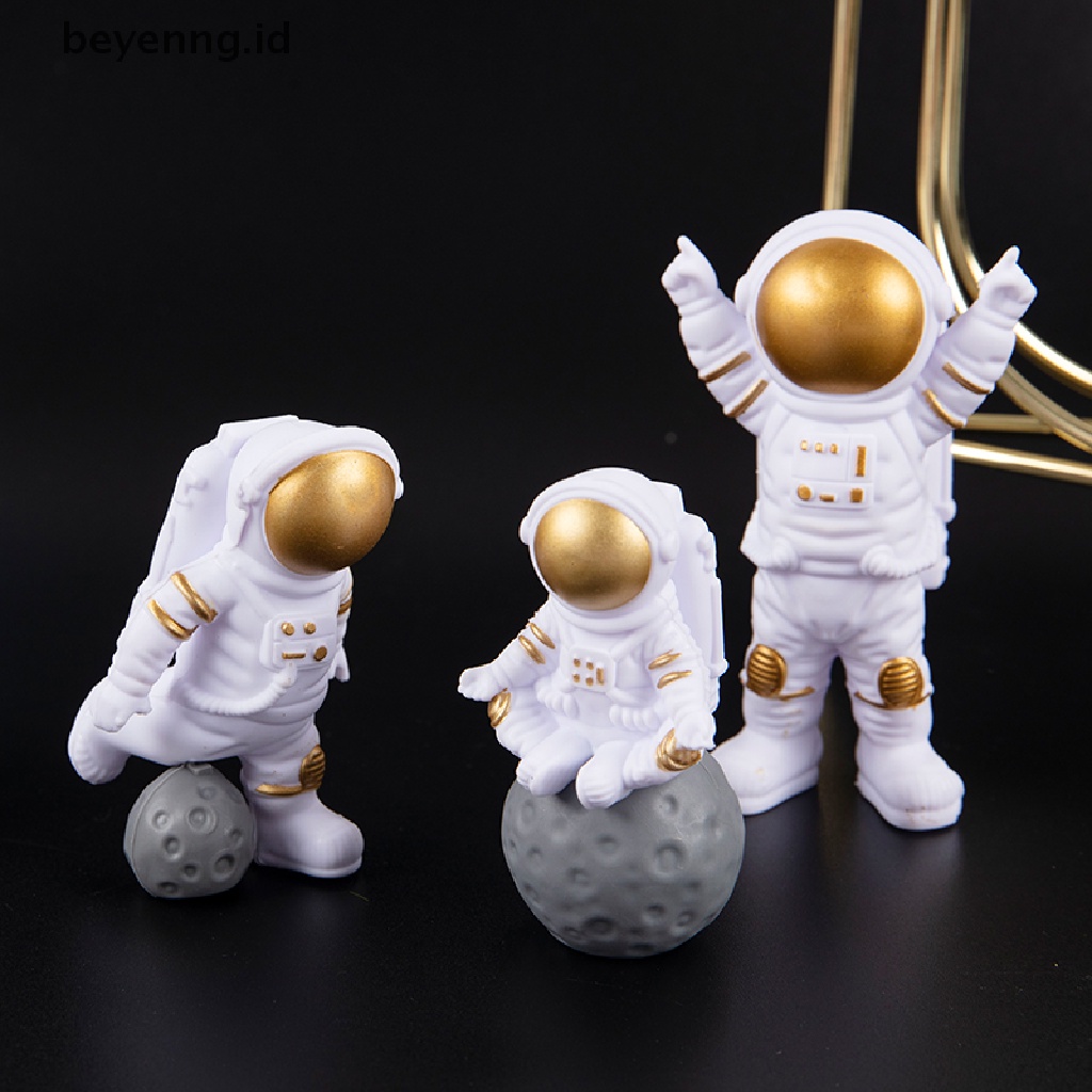 Beyen 3pcs Patung Astronot Patung Plastik Dekorasi Rumah Modern Miniatur Ornamen Meja Kosmosnaut Figure Home Decorative ID