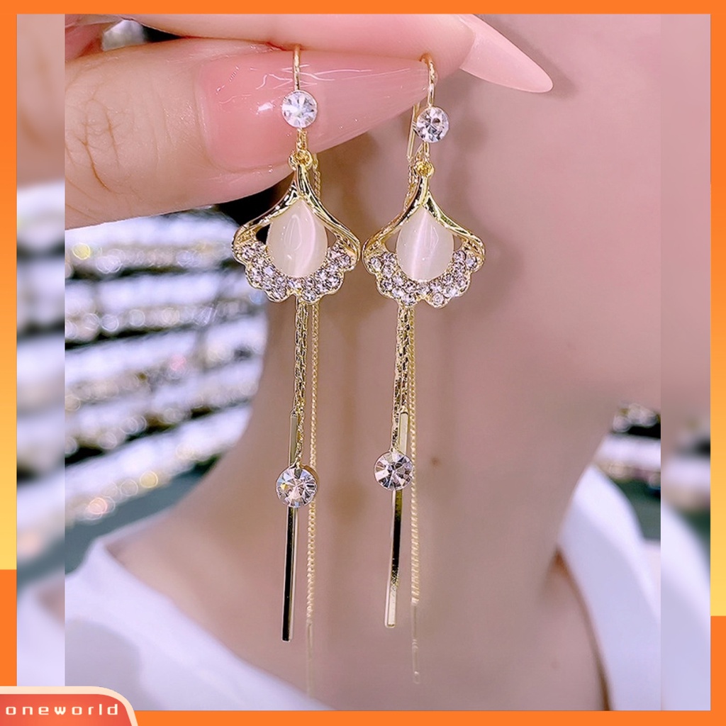 [EONE] 1pasang Anting Rumbai Rumbai Bentuk Daun Berlian Imitasi Hias Bersinar Lurus Gantung Dekorasi Hypoallergenic Liontin Geometris Tindik Drop Earrings Perhiasan Aksesoris