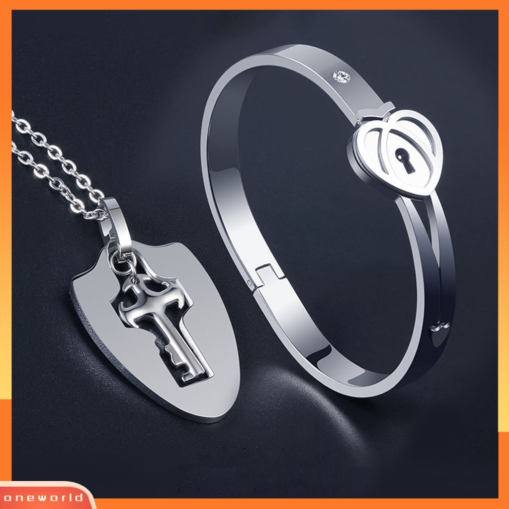 [EONE] 1set Gelang Choker Set Vintage Bersinar Berlian Imitasi Bertatahkan Kilau Terang Kunci Konsentrik Hadiah Hari Valentine Baja Titanium Pasangan Hati Bangle Kunci Liontin Kalung Set