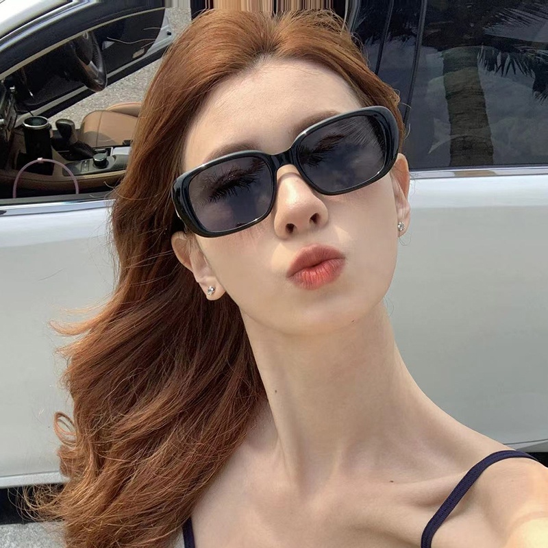 We Flower Chic Gold Double B Narrow Rectangle Frame Sunglasses Untuk Wanita Pria Keren Hitam Aesthetic Shades Trendy Anti Radiasi Sunnies Eyeglasses Outdoor Fashion Eyewear