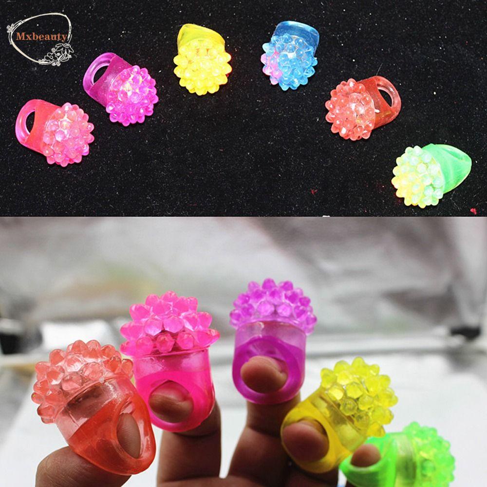 Mxbeauty Strawberry Berkedip Cincin Jari Karet Lembut Halloween Pernikahan Bergelombang Cincin Berkedip Bergelombang Menyala Dalam Gelap Bercahaya Cincin Jari Cincin Led Putih