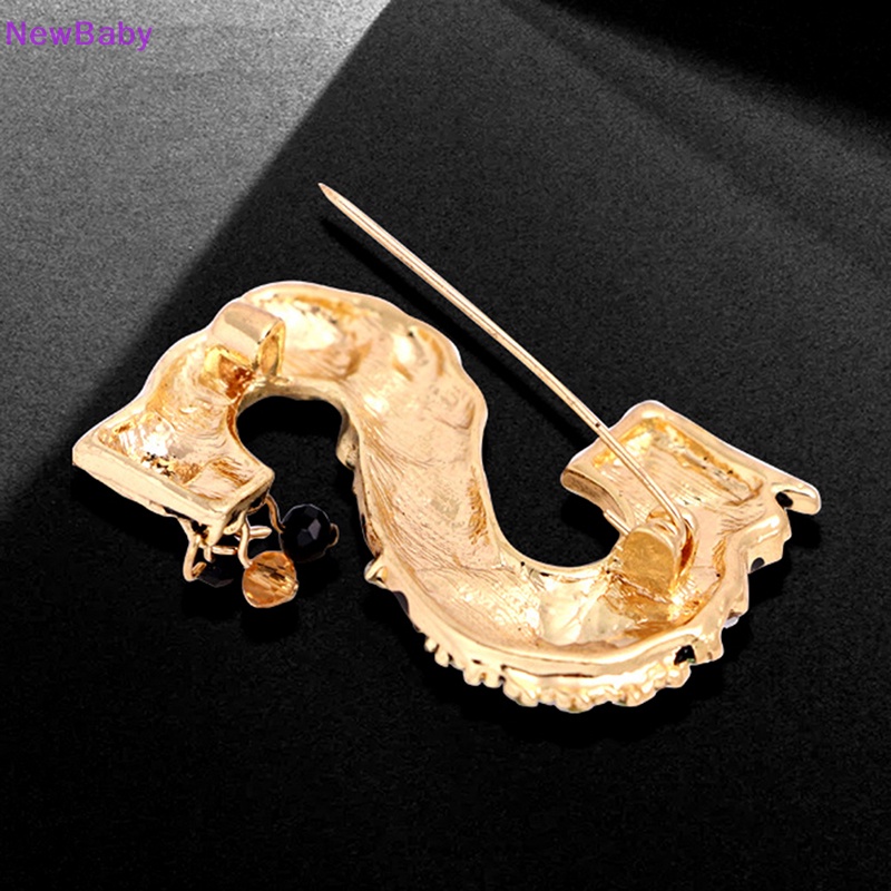 Newbaby Vintage Berlian Imitasi Huruf Enamel Mutiara Imitasi Bros Wanita Baroque Alfabet Inisial Pin Fashion Perhiasan Hadiah ID
