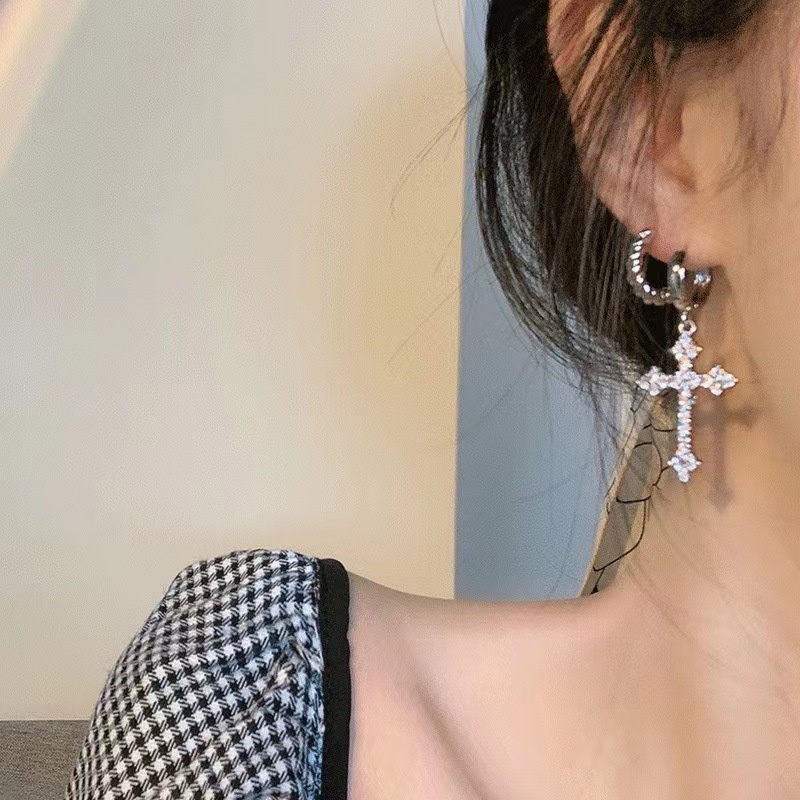 Kepribadian Vintage Punk Drop Earrings Keren Berlian Imitasi Zirkon Cross Anting Gaya Hip Hop Alloy Lingkaran Tindik Menjuntai Anting Fashion Harian Ulang Tahun Perhiasan Anting Hadiah