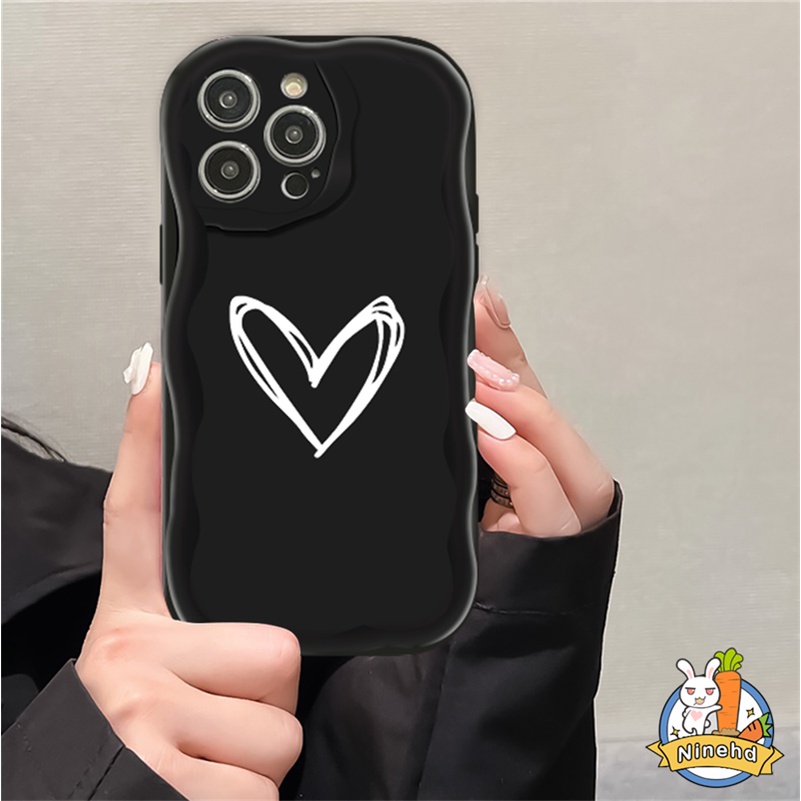 IPHONE Fashion Retro Pink Hati Cinta Casing Ponsel Layar Penuh Kompatibel Untuk Iphone14 13 12 11 Pro Max X Xr Xs Max8 7 6 6s Plus SE 2020 3D Wavy Edge Bumper Shockproof Tpu Hitam Penutup Belakang