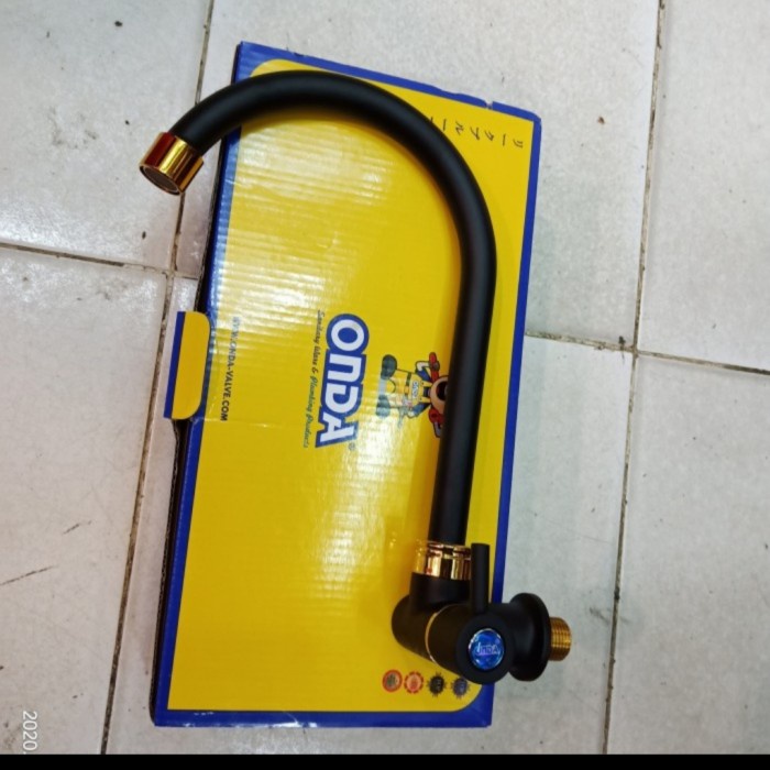 Kran sink angsa pipa onda hitam dinding