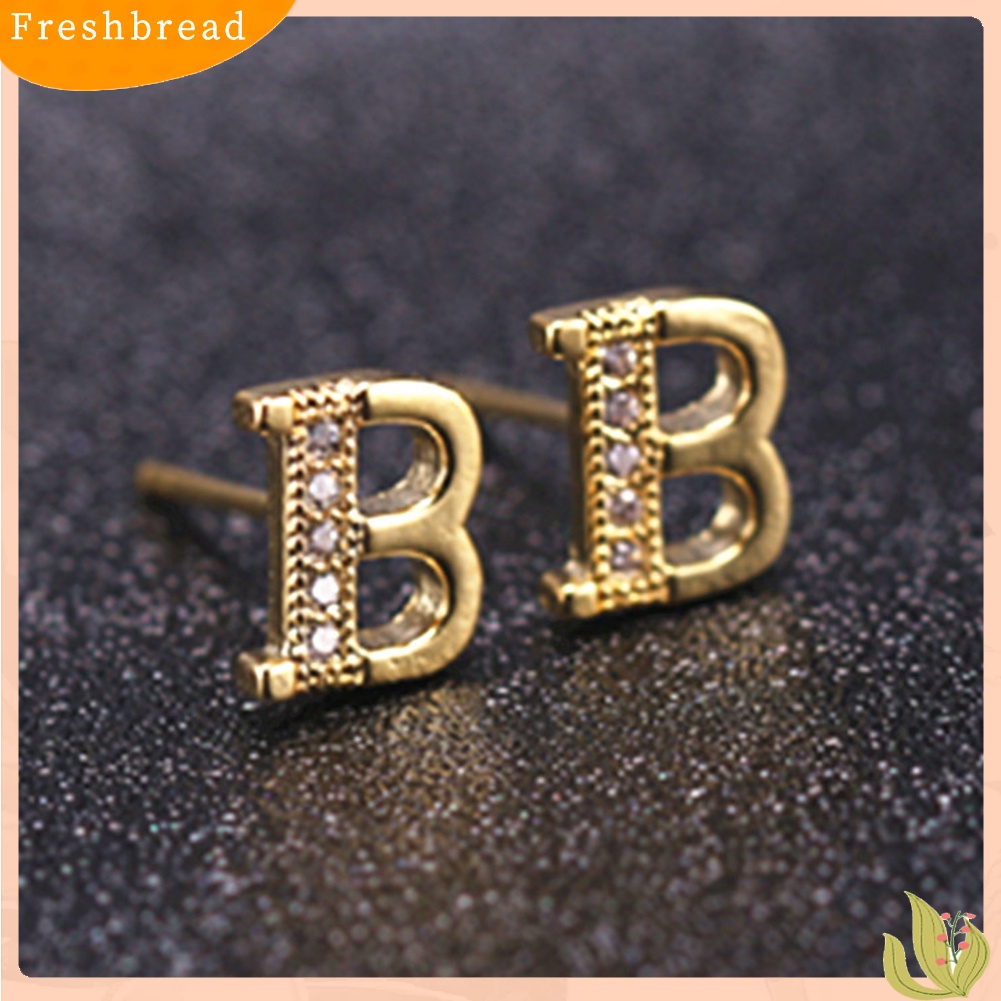 &lt; Freshbread &gt; Fashion Wanita Berlian Imitasi Bertatahkan 26huruf Bentuk Telinga Stud Earrings Perhiasan Pesta