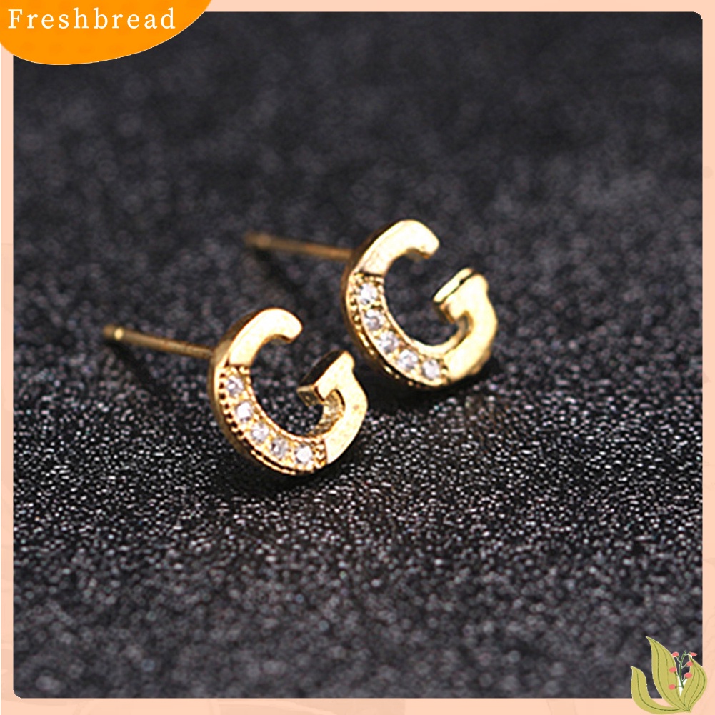 &lt; Freshbread &gt; Fashion Wanita Berlian Imitasi Bertatahkan 26huruf Bentuk Telinga Stud Earrings Perhiasan Pesta