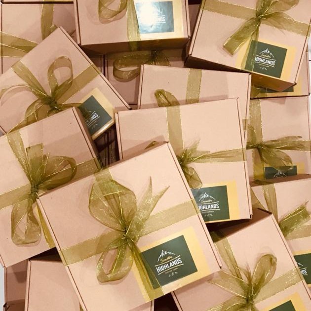 

✨NEW✨ -HAMPERS SET -DRIP COFFEE AND COFFEE PACKS, 12 PACKS COFFEE AND COOKIE- 1.1.23