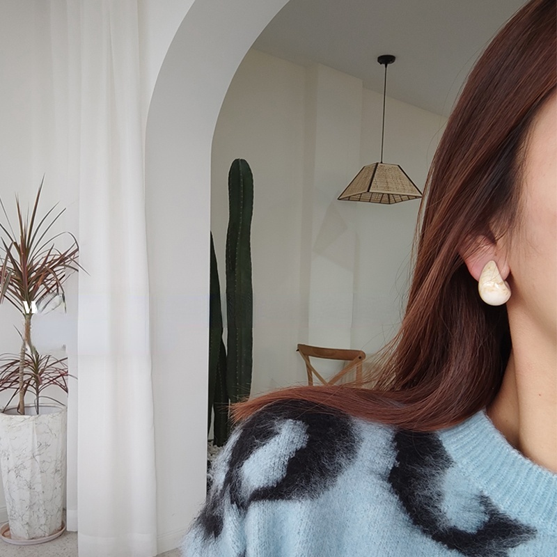 Gaya Dingin Kepribadian Temperamen Akrilik Anting Berbentuk Drop Korea Niche Resin Ear Studs