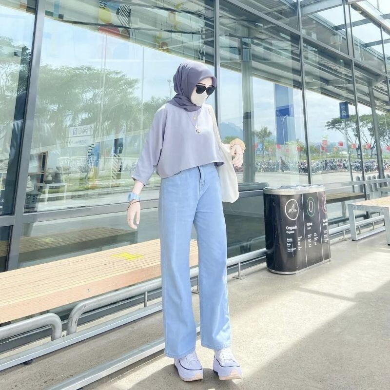 Celana higwaist loose kekinian 2022 celana jeans wanita model korea