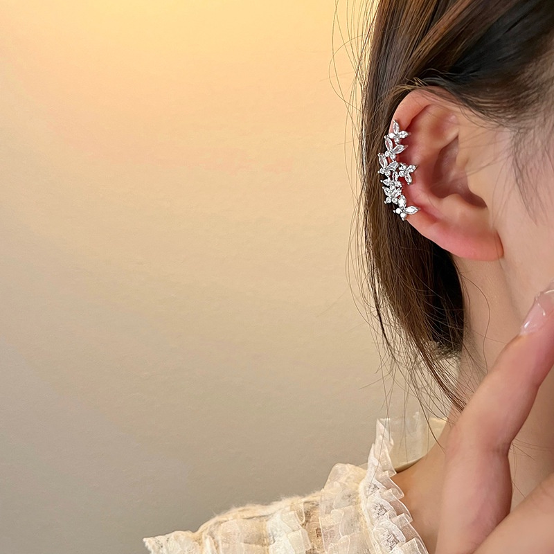 Klip Tulang Telinga Kupu-Kupu Berlian Imitasi Asimetris Dengan Tanpa Anting Lubang Telinga Gaya Fashion Earstuds Anting Baru Fashion