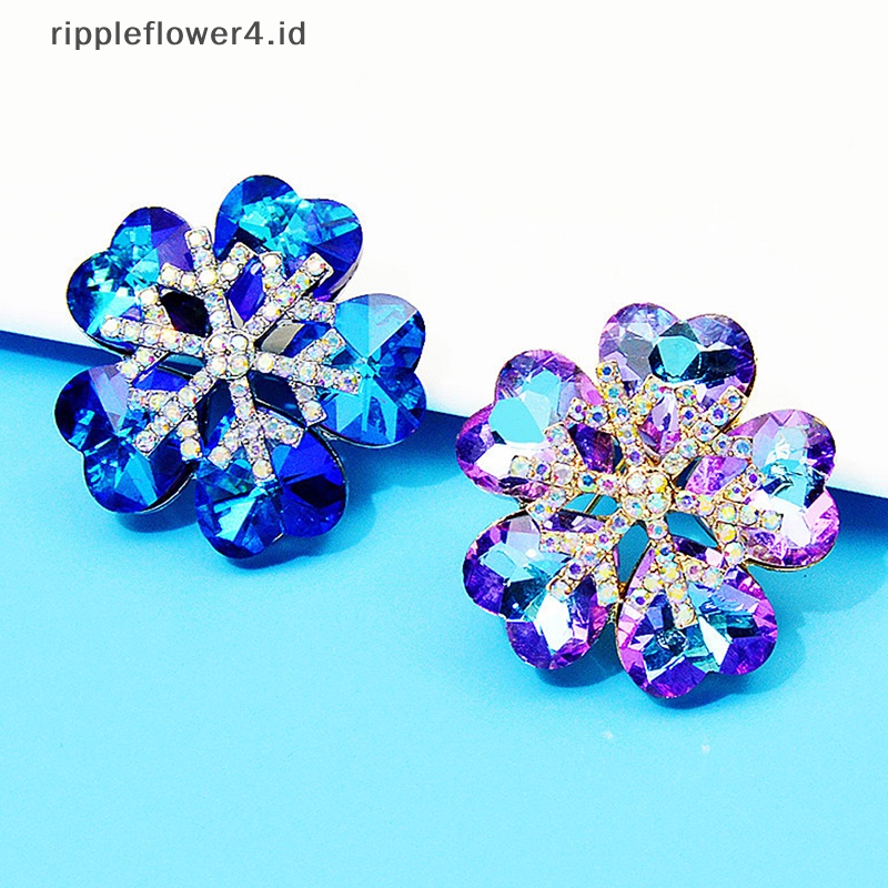 {rippleflower4.id} Berlian Imitasi Bersinar Indah Snowflake Bros Untuk Wanita Musim Dingin Fashion Perhiasan Dekorasi Kantor Pesta Bros Pin Hadiah Tahun Baru~