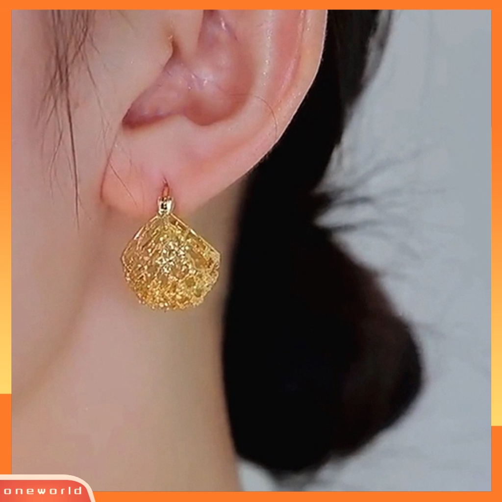 [WOD] 1pasang Anting Wanita Bentuk Kreatif Tidak Iritasi Desain Berongga Keluar Anti-Oksidasi Mempesona Efek Visual Dekoratif Logam Lady Pernikahan Anting Fashion Perhiasan Aksesoris